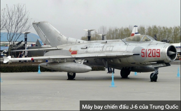Các bức ảnh vệ tinh gần đây đã cho thấy, không chỉ việc mở rộng các căn cứ không quân của Trung Quốc gần eo biển Đài Loan, mà phía Trung Quốc còn triển khai hàng trăm máy bay chiến đấu J-6 tới các sân bay này.