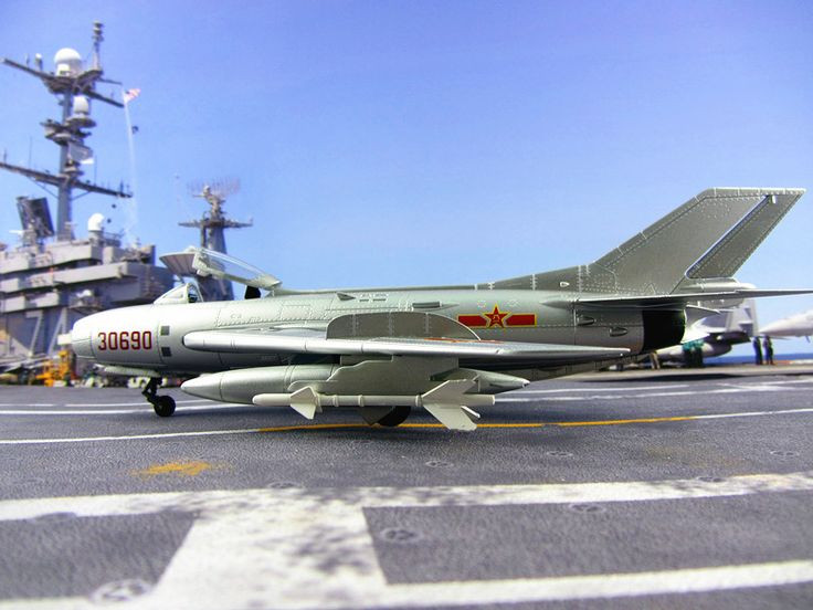 Công ty dữ liệu vệ tinh Planet Labs có trụ sở tại San Francisco đã cung cấp hình ảnh vào tháng 10 của J-6 tại căn cứ không quân Liên Thành thuộc tỉnh Phúc Kiến (đối diện đảo Đài Loan). Sân bay Liên Thành dự kiến sẽ là một trong những căn cứ quân sự hàng đầu của Quân đội Trung Quốc, để sẵn sàng đáp ứng cho những điểm nóng xung đột tương lai.