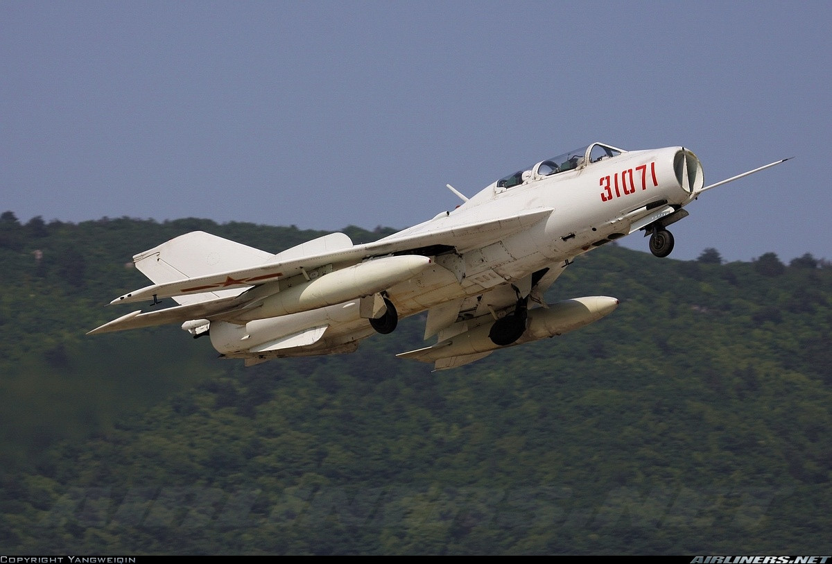 Khi xung đột bùng nổ giữa hai bờ eo biển, trong làn sóng hỏa lực đầu tiên của PLA nhằm giành ưu thế trước Đài Loan, có thể bao gồm các UAV J-6, được hỗ trợ bởi các phương tiện chiến tranh điện tử, cũng như sự hỗ trợ chi viện hỏa lực của các máy bay tấn công hạng nặng như J-16, từ một khoảng cách an toàn bằng vũ khí tầm xa. 