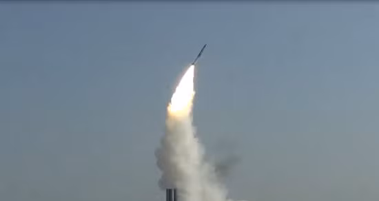 Ngay lập tức các đơn vị vào trạng thái chiến đấu và nhanh chóng phóng hơn một tá tên lửa phòng không S-400 vào mục tiêu bị khóa, tiêu diệt chính xác tất cả các mục tiêu bay tới, bao gồm 3 tên lửa đạn đạo và 6 máy bay không người lái tấn công, đẩy lùi hoàn toàn cuộc tấn công có chủ đích của Ukraine.