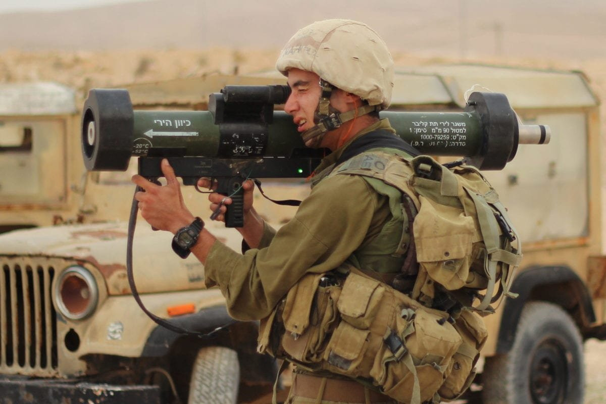 Theo trang tin Ynet của Israel, “những chí nguyện quân” này bao gồm lính cũ của đơn vị đặc biệt Golani của IDF. Tuy nhiên chính quyền Israel không khuyến khích, nhưng rõ ràng cũng không ngăn cản bất kỳ hành động của nhóm “chí nguyện quân” này. Điều này rõ ràng sẽ đặt ra nhiều câu hỏi, về sự can thiệp của Israel vào cuộc chiến giữa Nga và Israel.