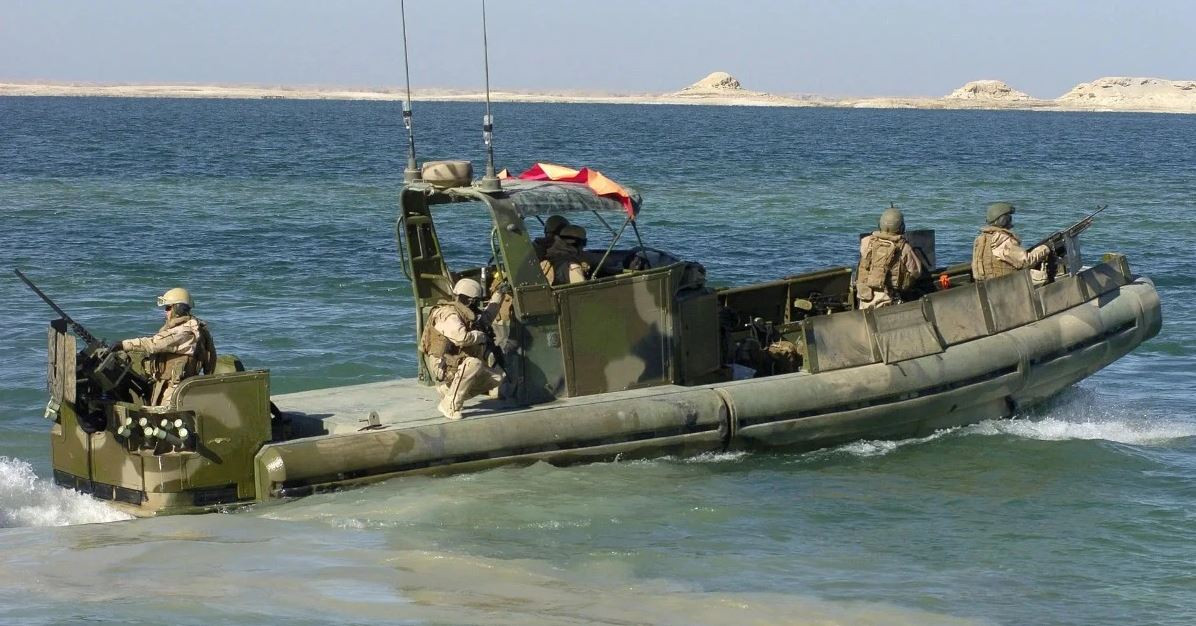 Qua đoạn phim công khai có thể thấy lực lượng đặc nhiệm số 73 của Hải quân Ukraine, đang sử dụng nhiều xuồng cao tốc do Mỹ mới viện trợ để vượt sông Dnepr. Bước đầu tiên có thể là kiểm soát các vị trí bên ngoài của thị trấn Oeshki gần đó, sau đó chiếm toàn bộ thị trấn Oeshki. 