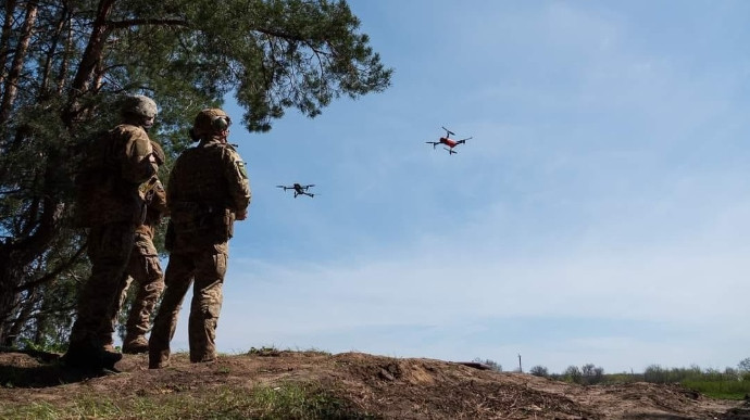 Giới phân tích quân sự độc lập đặt câu hỏi, có phải cuộc đổ bộ lên bờ Tây sông Dnepr tại Kherson là “mở màn” cho cuộc phản công của quân đội Ukraine, áp dụng chiến thuật phản công tổng lực của Quân đội Liên Xô trước kia? Hành động đó có thể là cuộc phản công của Ukraine đã thực sự bắt đầu.