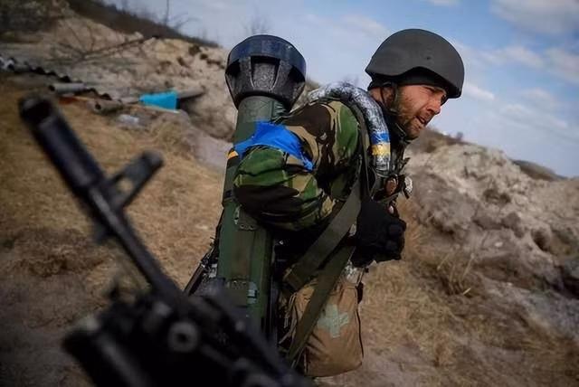 Những tổn thất trong chiến đấu, ảnh hưởng tiêu cực trực tiếp đến khả năng chiến đấu của quân đội Ukraine và họ cảm thấy bất lực trước áp lực mạnh mẽ để duy trì chiến tuyến. Một vấn đề quan trọng khác là tình trạng thiếu đạn dược mà binh lính Ukraine phải đối mặt.