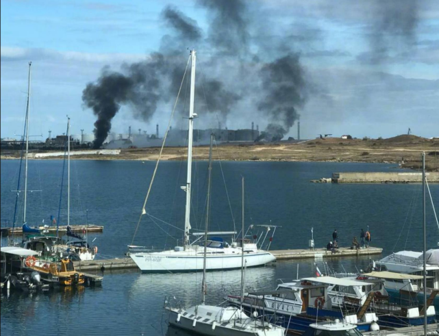 Bộ quốc phòng Ukraine tiết lộ, bốn tàu chiến của Hải quân Nga đã trúng đạn. Mặc dù Nga không công bố thiệt hại cụ thể của Hạm đội Biển Đen, nhưng trên mạng xã hội có thể thấy những đám khói đen ở cảng của Hạm đội Biển Đen; điều này chứng tỏ có UAV và tàu không người lái đánh trúng mục tiêu.