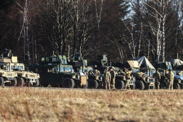 Hiện nay Quân đội Nga đang bao vây thành phố Chernihiv. Đây là thành phố trung tâm của tỉnh Chernihiv và là thành phố lớn thứ 18 của Ukraine, nằm cách không xa ngã ba biên giới Nga – Belarus – Ukraine, án ngữ con đường từ biên giới Nga đến thủ đô Kiev.