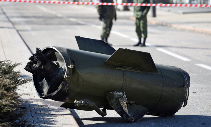 Ngày 19/3, người phát ngôn Bộ Quốc phòng Nga Igor Konashenkov cho biết: “Vào đêm 18/3, từ vùng ngoại ô đông nam của Zaporozhye (do Kiev kiểm soát), Quân đội Ukraine đã phóng tên lửa đạn đạo chiến thuật Tochka-U mang đầu đạn chùm, bắn trúng khu dân cư ở thành phố Melitopol, gây nhiều thương vong cho dân thường”.