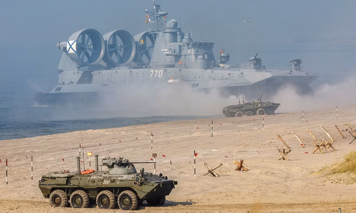 Khi một trong các thành viên NATO tham chiến trên không, sẽ kéo theo tất cả các nước khác cũng phải tham gia. Điều 5 của Tổ chức Hiệp ước Bắc Đại Tây Dương về phòng thủ tập thể đã ghi rõ các thành viên của NATO đều phải hỗ trợ lẫn nhau khi có xung đột và như thế kéo theo một cuộc chiến chống Nga trên toàn châu Âu.