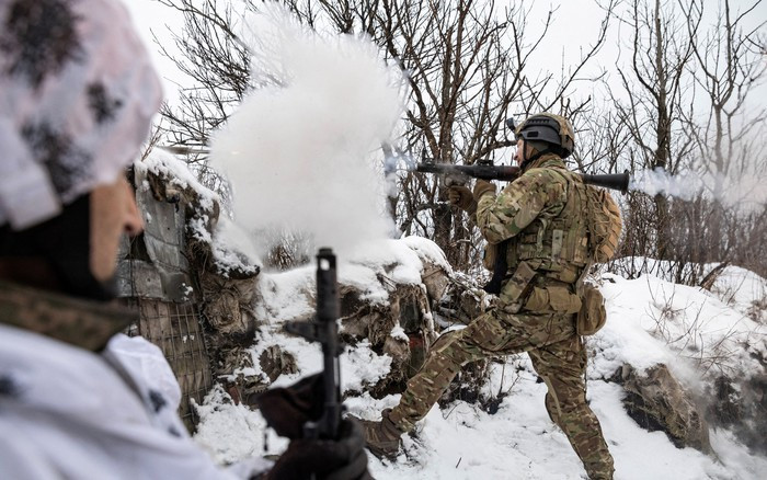 Vậy tại sao một thị trấn nhỏ lại khó bị đánh bại như vậy? Trên thực tế, kể từ sự cố Crimea năm 2014, Ukraine đã lo lắng về sự trở lại của Quân đội Nga và khoản chi quân sự 5 tỷ USD của họ, đơn giản là không thể mua được tên lửa, máy bay chiến đấu và xe tăng tiên tiến.