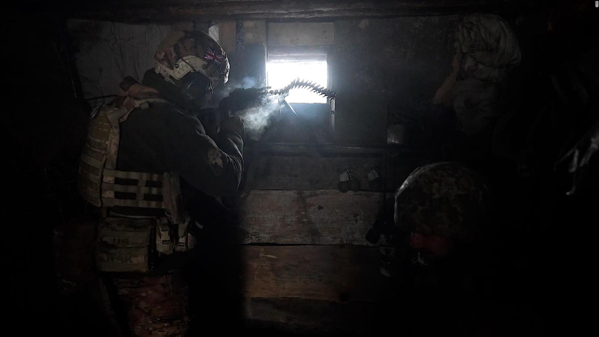 Vì vậy, phía Ukraine bắt đầu xây dựng các trận địa công sự phòng ngự vững chắc liên hoàn ở Marinka, bao gồm một số lượng lớn boongke và hầm ngầm dưới lòng đất. Cùng với đó các trọng điểm như Bakhmut, Popasna và Krasnyi Lyman được biến thành các pháo đài cốt lõi và nhiều công sự kiên cố như vậy đã được xây dựng. 