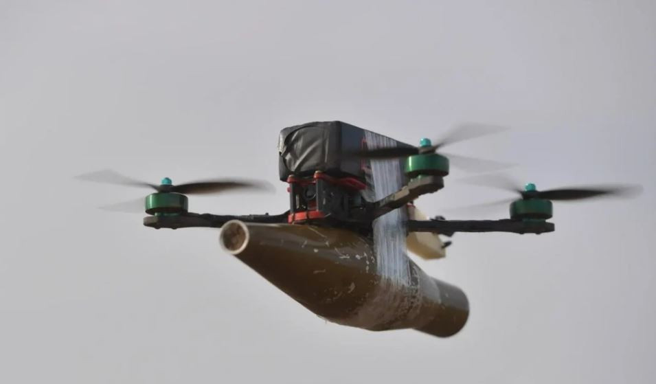 Hiện có thông tin cho rằng, Quân đội Ukraine không có đủ đạn pháo để tiến hành các cuộc tấn công bằng pháo quy mô lớn vào Quân đội Nga. Do đó, họ hiện đang sử dụng số lượng lớn UAV để tiến hành các cuộc tấn công nhằm vào Quân đội Nga.