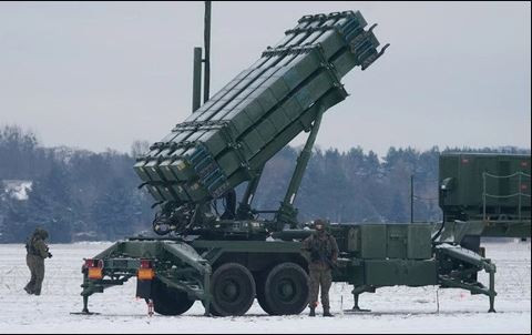 Quân đội Ukraine hiện có 3 tiểu đoàn tên lửa phòng không Patriot với hiệu suất tương đối xuất sắc, 2 trong số đó được triển khai ở thủ đô Kiev, còn bộ còn lại được triển khai ở mặt trận Kherson.