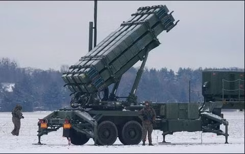 Quân đội Ukraine hiện có 3 tiểu đoàn tên lửa phòng không Patriot với hiệu suất tương đối xuất sắc, 2 trong số đó được triển khai ở thủ đô Kiev, còn bộ còn lại được triển khai ở mặt trận Kherson.