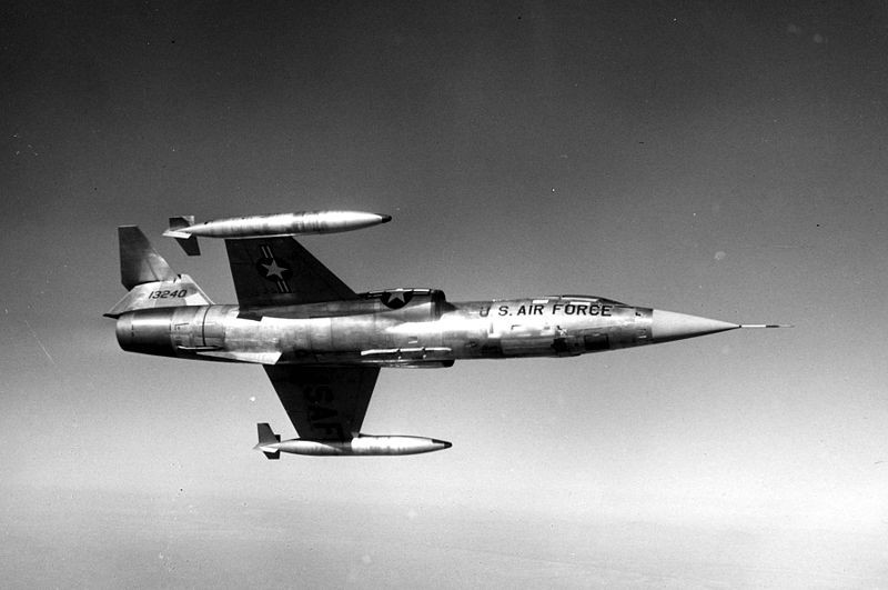 F-104 Starfighter là loại máy bay tiêm kích đánh chặn siêu thanh một động cơ, có tính năng bay khá cao; được thiết kế bởi Clarence “Kelly” Johnson, kỹ sư trưởng nhóm Skunk Works của hãng Lockheed, người đã phát triển một số máy bay chiến đấu mang tính biểu tượng, như máy bay trinh sát U-2 và SR-71.