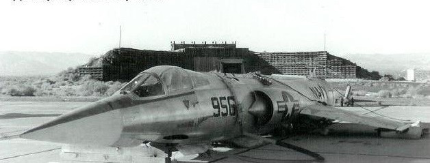 Theo thống kê, đã có tổng số 916 chiếc F-104 Starfighter được đưa vào sử dụng, thì có 292 chiếc bị rơi, làm 115 phi công thiệt mạng; F-104 Starfighter được gán cho biệt danh không lấy gì làm “hay ho” đó là, “chiến đấu cơ tạo góa phụ”. 