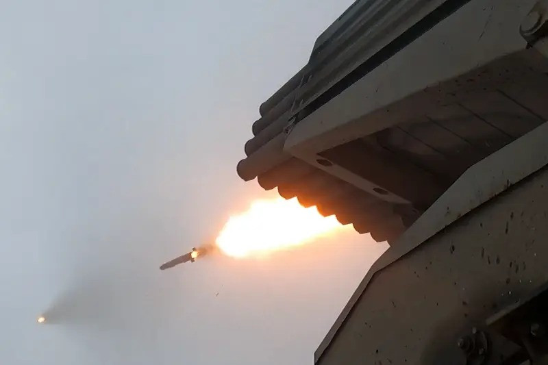 Cùng lúc đó, trong ngày 14/2, các cuộc không kích của RFAF đã được thực hiện vào các vị trí trú quân tạm thời của AFU tại các khu vực Sumy và Chernihiv, để chuẩn bị chuyển vào khu vực Kursk, khiến 150 lính Ukraine bị chết vào bị thương. Tuy nhiên mệnh mệnh giữ khu vực Kursk còn lại bằng mọi giá của Kiev vẫn chưa bị hủy bỏ.