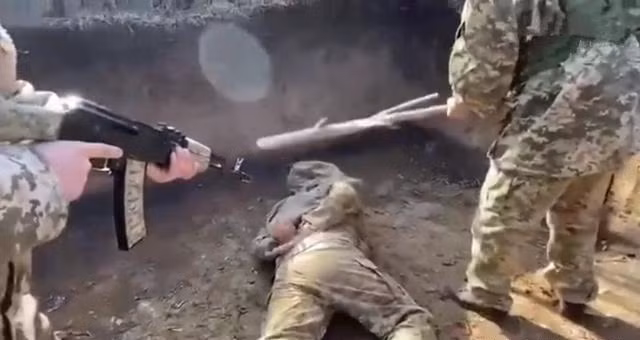 Những người lính Ukraine và những người lính đánh thuê của Quân đoàn Quốc tế luôn lo sợ cho tính mạng của họ, bởi vì như Vasily đã nói, "tiếng nổ của pháo kích liên tục mỗi giây (ở Bakhmut)". Tuy nhiên, dưới họng súng của lực lượng đặc biệt Ukraine, họ không dám trốn thoát hay đầu hàng, nếu không sẽ bị các tay súng bắn tỉa của đội chấp pháp bắn chết. 