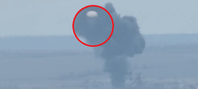 Điều đáng chú ý là sau khi tiêm kích Su-24 bị bắn rơi, video trực tiếp chỉ cho thấy một phi công đã nhảy dù, còn người còn lại có lẽ đã không phóng dù thành công. Được biết, để bắt giữ phi công Wagner, Quân đội Ukraine gần đó đã được huy động.