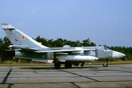 Máy bay ném bom Su-24 là máy bay ném bom chiến thuật siêu âm hai chỗ ngồi, hai động cơ, “cánh cụp cánh xòe (góc cánh thay đổi)”, chủ yếu được sử dụng cho các nhiệm vụ tấn công mặt đất; cất cánh lần đầu năm 1967 và được đưa vào sử dụng năm 1974. Mẫu cải tiến mới nhất của nó là Su-24M.