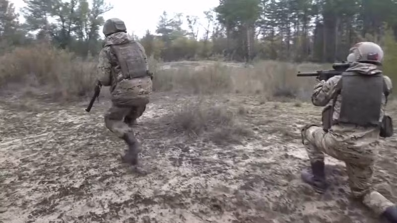 Trong khi đó theo tuyền thông Mỹ đưa tin, quân đội Nga có thể sẽ không phát động các trận đánh quy mô lớn vào mùa đông năm nay, mà chỉ tập trung binh lực để chủ yếu phòng ngự và tiêu hao Quân đội Ukraine ở một số mặt trận bằng hỏa lực pháo binh và không quân.