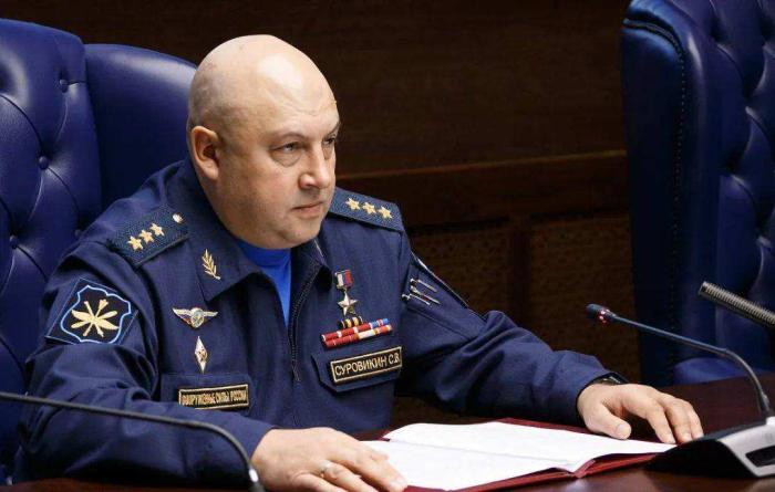 Theo phân tích của tổ chức tư vấn RAND của Mỹ, quân đội Nga đang xây dựng tuyến phòng thủ dày đặc dọc chiến tuyến theo lệnh của tướng Surovikin (còn gọi là tuyến phòng thủ Surovikin), đây là một tuyến phòng thủ có chiều sâu lớn, bao gồm nhiều cấp của quân đội Nga.