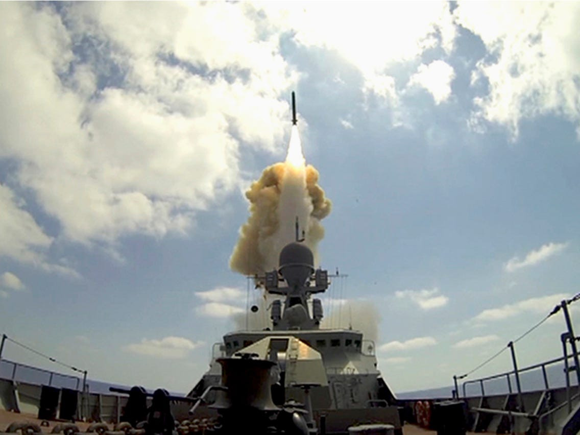 Hiện tại, các tàu chiến của Nga được trang bị tên lửa hành trình Calibre chủ yếu bao gồm khinh hạm Đề án 22350, tàu tên lửa nhỏ thuộc Dự án 21631 (Buyan-M), tàu ngầm hạt nhân đa năng lớp Yasen, tàu ngầm thông thường lớp Kilo. 