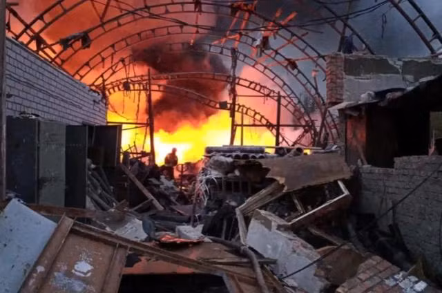 Vào ngày 6/8 vừa qua, khi quân Ukraine tiến vào Kursk, ban đầu phía Nga nghĩ rằng, sau khi quân Ukraine tiến vào Kursk, họ chỉ chiếm đóng một số ngôi làng và cắm cờ tuyên bố chiến thắng. Sau khi chụp được bức ảnh, họ sẽ nhanh chóng trốn thoát trước khi Quân đội Nga kịp phản ứng, chủ yếu dùng làm tư liệu tuyên truyền. 