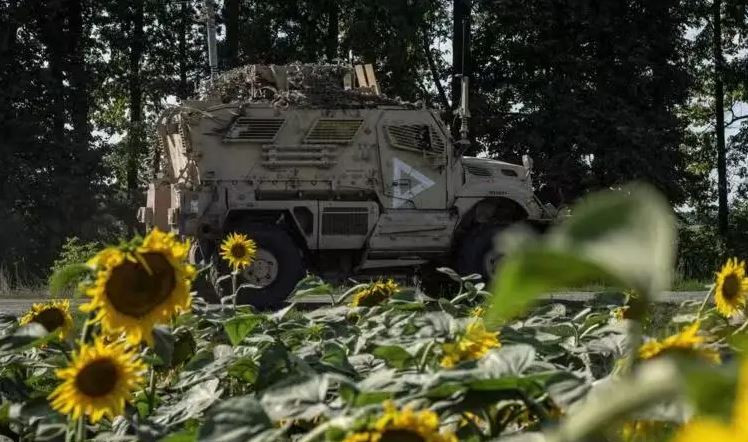 Nhưng bất ngờ thay, Quân đội Ukraine không chịu rút lui, mà tiếp tục điều động một lượng lớn quân tinh nhuệ từ vùng Donbass sang tăng viện cho lực lượng tại khu vực Kursk. Lúc này phía Ukraine mới lộ rõ ý định chiếm đóng khu vực Kursk lâu dài.