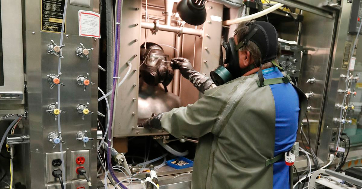 Chuyên gia vũ khí hóa học và sinh học Oleg Gertonozhko nói với tờ Izvestia của Nga rằng, chính quyền Kiev đã cung cấp cho người Mỹ thông tin xác thực, để tiến hành nghiên cứu vũ khí sinh học.