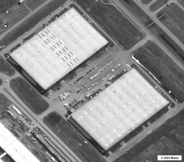 Nằm sâu trong nội địa, bên trong một trung tâm công nghiệp lớn của nước Nga, một dây chuyền bí mật sản xuất liên tục UAV tự sát Geran-2 có tên là dự án Alabuga. Nhằm tạo ra một vũ khí tấn công chính xác, giá rẻ, để tấn công không ngừng nghỉ vào các mục tiêu trên khắp lãnh thổ Ukraine.