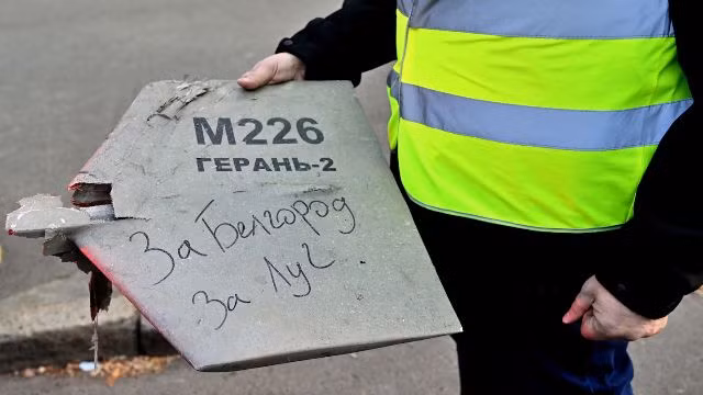 Cuộc điều tra và phân tích của cổng thông tin Long War Journal đã tiết lộ mối tương quan này, đưa ra kết luận từ số sê-ri máy bay không người lái Geran-2 của Nga, được tìm thấy trên cánh đuôi được đăng trên các trang tin tình báo mở. 