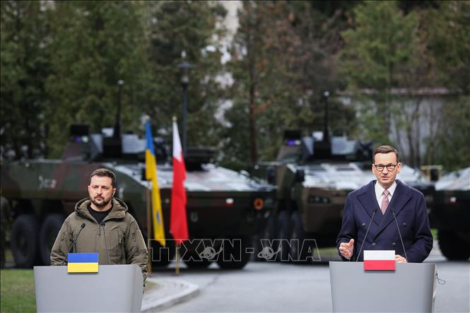 Trong khi đó vào ngày 5/4, trong chuyến thăm Ba Lan, Tổng thống Ukraine Zelensky thừa nhận, Kiev có thể ra lệnh rút quân phòng thủ khỏi Bakhmut. Đây là thông tin cũng không có gì là quá bất ngờ, nhưng hơi có phần “mâu thuẫn” với những tuyên bố “tử thủ đến cùng” trước đây của Kiev.