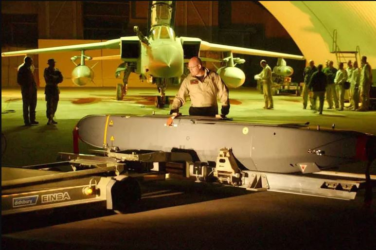 Trước đó Anh và Pháp đã viện trợ tên lửa hành trình Storm Shadow và Scap-EG cho Ukraine (thực chất hai loại này là giống nhau, nhưng có đầu đạn khác nhau và tên gọi khác nhau). Nhưng không thấy nhắc đến việc Anh và Pháp phải cử quân nhân đến giúp Quân đội Ukraine, sử dụng hai loại tên lửa này. 