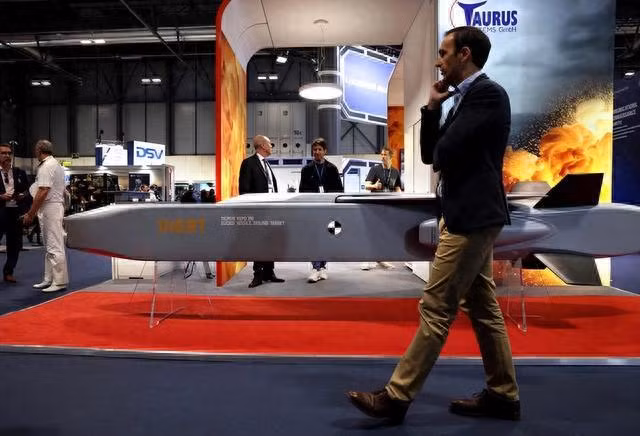 Trong cuộc phỏng vấn với hãng tin Mỹ CNN, tướng Alexander Tarnavsky, Tư lệnh chiến trường miền Nam Ukraine, chỉ huy cụm quân Tavriya tấn công Zaporozhye, nói rõ rằng ông không có ý định tấn công Crimea, đặc biệt là Sevastopol. 