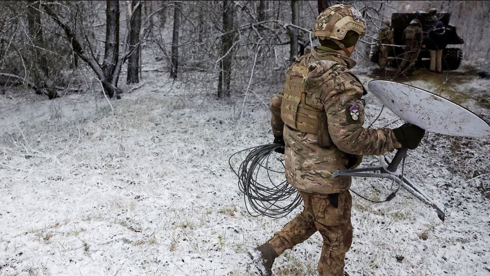 Tuy nhiên, sau khi xâm chiếm lãnh thổ Nga, Quân đội Ukraine đã bị trúng boomerang và phát hiện ra rằng, hệ thống internet vệ tinh Starlink không thể sử dụng được ở khu vực Kursk, điều này gây ra rất nhiều rắc rối cho hoạt động của họ. 