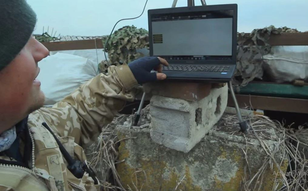 Để giải quyết vấn đề này, Quân đội Ukraine chỉ còn hai con đường. Đầu tiên là yêu cầu Mỹ sửa đổi dự luật, để Musk tự mình thực hiện một số điều chỉnh nhỏ và cho phép Starlink được sử dụng trên đất Nga. Thứ hai là biến khu vực Kursk thành lãnh thổ Ukraine thông qua luật pháp và bỏ phiếu, để Starlink có thể được mở cửa hợp pháp cho khu vực Kursk.