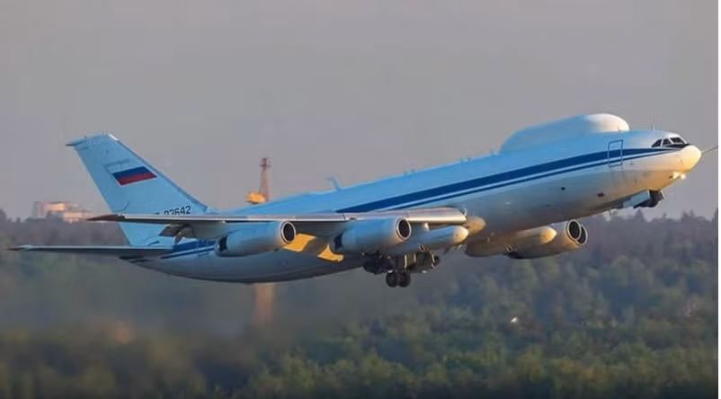  Máy bay Il-96-300PU của Nga, vốn được sử dụng để chỉ huy các lực lượng vũ trang Nga, trong trường hợp xảy ra xung đột hạt nhân hoặc kiểm soát các đơn vị lớn, đã bất ngờ xuất hiện tại biên giới Ukraine vào chiều nay.