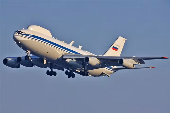 Nhưng đây cũng là một tín hiệu cảnh báo cho Kiev, nếu Ukraine tiếp tục tạo ra các hành động khiêu khích, thì sớm muộn gì một thế trận như vậy, sẽ thực sự xuất hiện ở biên giới Ukraine.