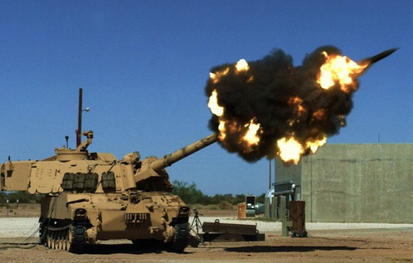 Về pháo tự hành, Quân đội Mỹ tiếp tục cải tiến, nâng cấp pháo tự hành M109 Paladin, sử dụng đạn pháo 155 mm với tầm bắn khoảng 30 km với đạn thường và 70km với đạn tăng tầm; nhưng tầm bắn và mức chính xác vẫn kém pháo Koalitsiya-SV. 