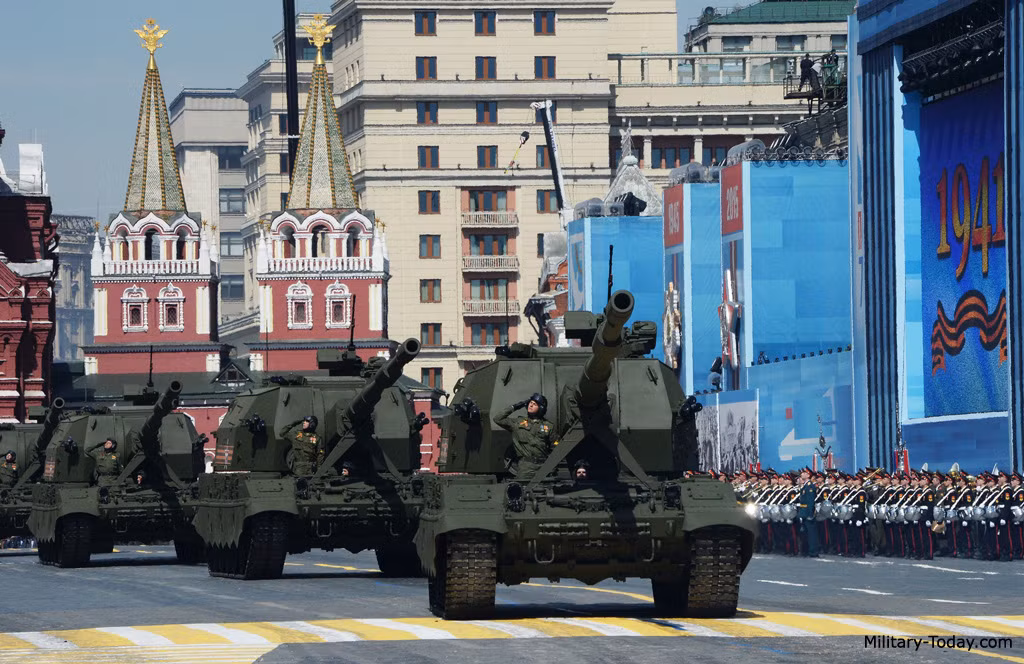 Pháo tự hành 2S35 Koalitsiya-SV được trang bị pháo chính 2A88 cỡ nòng 152 mm, đạt tầm bắn tối đa 40 km với đạn thông thường và 70 km với đạn tăng tầm; với nhiều loại đầu đạn khác nhau gồm: đạn nổ phá, đạn chiếu sáng, đạn khói, đạn cháy, đạn hóa học và đạn có điều khiển.