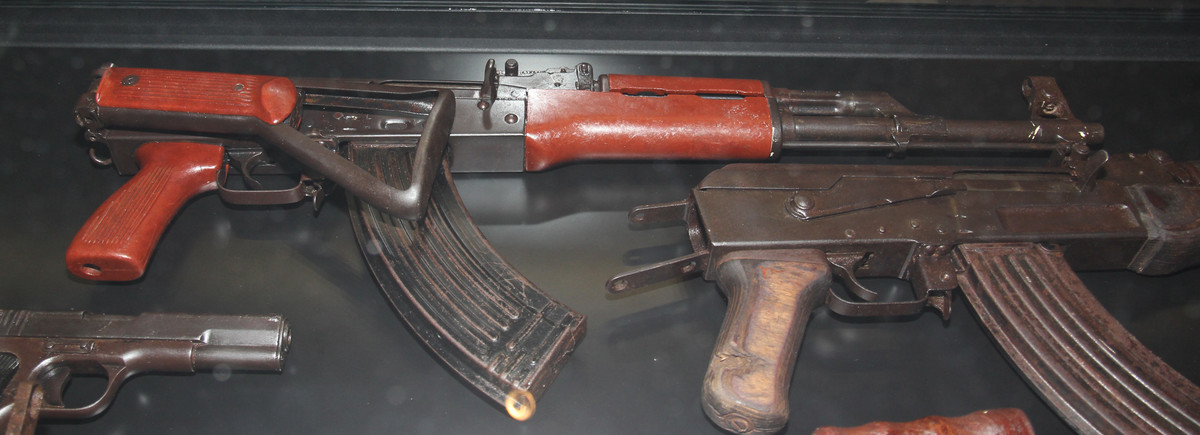 Dần dần, các nhà máy sản xuất vũ khí tại Trung Quốc bắt đầu “hợp lý hóa sản xuất và giảm chi phí”, dẫn đến chất lượng súng thậm chí còn nghiêm trọng hơn. Nguyên nhân chính của sự sụt giảm về chất lượng súng trường tấn công AK-47 của Trung Quốc là do giá cả quá thấp.