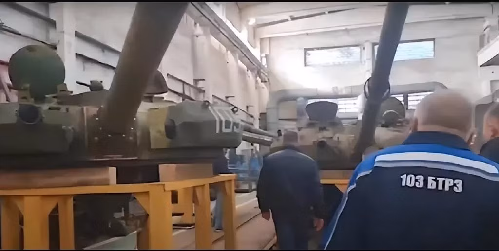 Một quan chức cấp cao (giấu tên) của chính phủ Mỹ tuyên bố rằng, Washington đang làm việc với các đồng minh để tìm ra nhiều "nút thắt" hơn trong ngành công nghiệp quân sự của Nga, không chỉ ổ bi mà còn tất cả các vật tư thiết yếu, nhằm “bóp nghẹt” nền công nghiệp quốc phòng của Nga. 