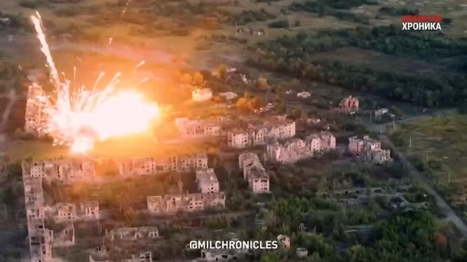 Ông Konashenkov cho biết, Quân đội Nga đã loại khỏi vòng chiến đấu hơn 1.200 lính Ukraine chỉ trong một ngày đêm, bắt sống 5 lính Ukraine. Ngoài ra, Quân đội Nga còn phá hủy 48 xe tăng, 46 xe chiến đấu bộ binh, 37 xe bọc thép và 8 xe bán tải có trang bị súng máy hạng nặng của Ukraine.