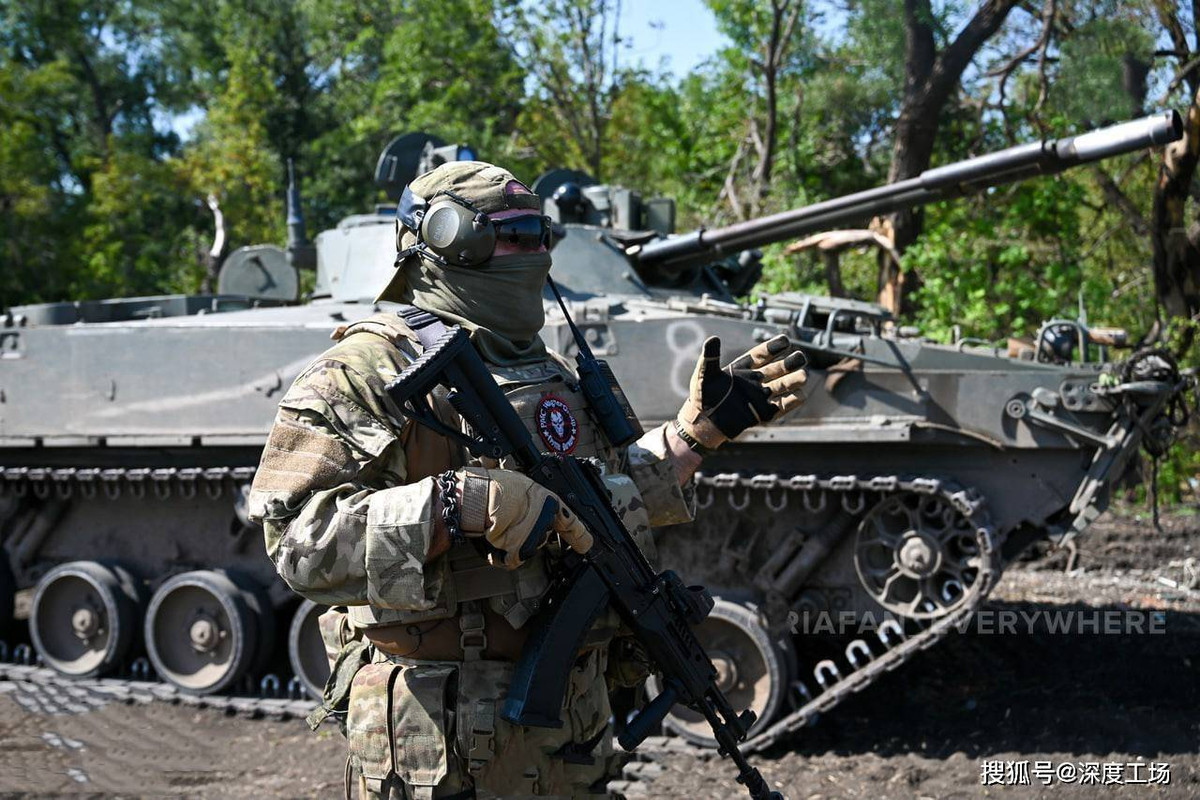 Hãng tin Nga Sputnik dẫn lời người phát ngôn Quân đội Nga Trung tướng Konashenkov cho biết: Hiện tại, Quân đội Nga đã chặn đứng cuộc tấn công của Quân đội Ukraine vào Kherson theo hướng Nikolayev-Kriverich và các hướng khác.