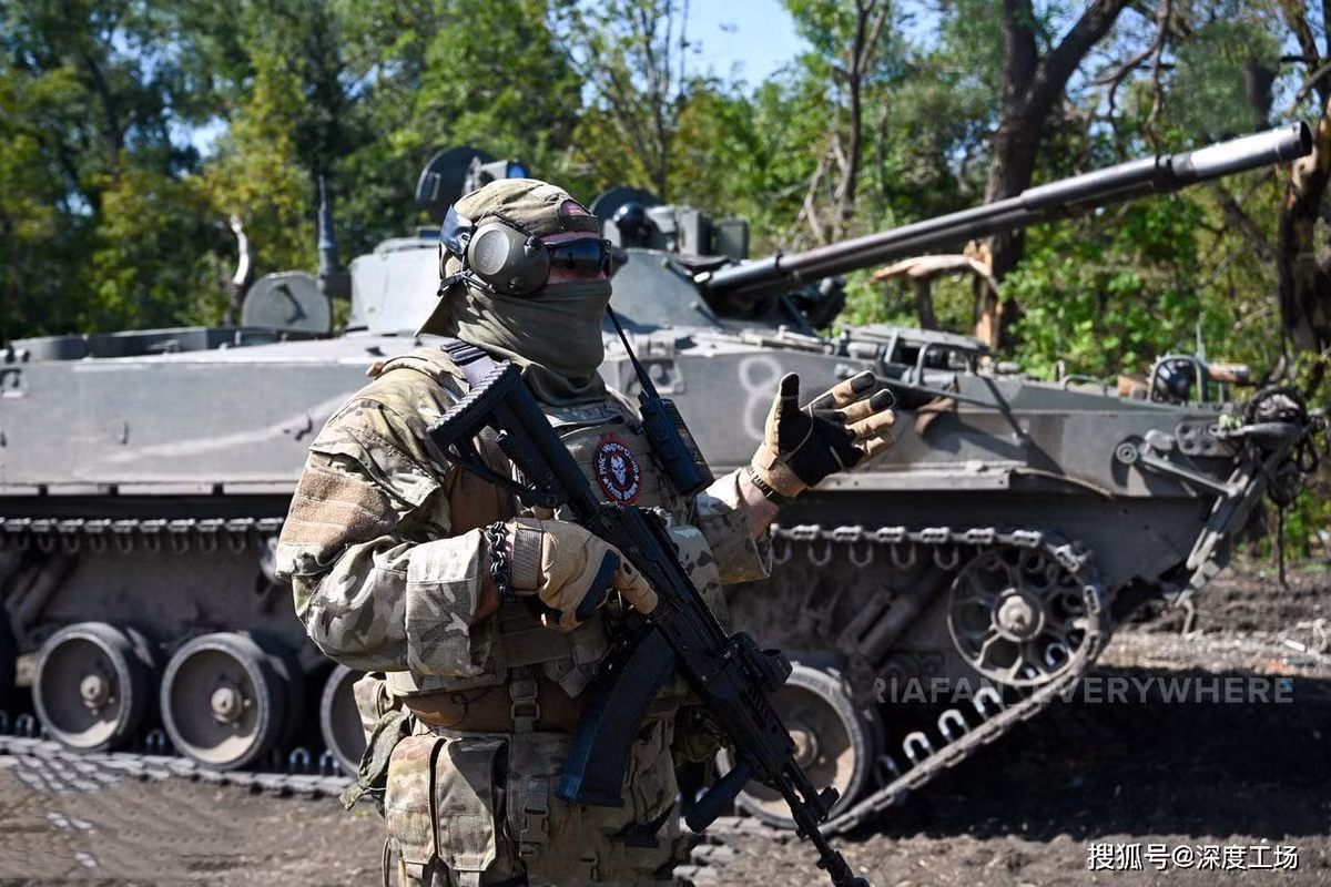 Hãng tin Nga Sputnik dẫn lời người phát ngôn Quân đội Nga Trung tướng Konashenkov cho biết: Hiện tại, Quân đội Nga đã chặn đứng cuộc tấn công của Quân đội Ukraine vào Kherson theo hướng Nikolayev-Kriverich và các hướng khác.