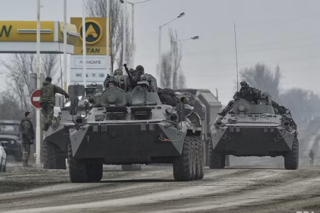 Trong khi đó ở trên hướng mặt trận Lugansk, sau cuộc phản công thành công của Quân đội Ukraine, chiếm lại thành phố Volnovakha từ tay lực lượng dân quân LDP. Tuy nhiên bất chấp sự rút lui của dân quân, hiện thời thành phố đã bị bao vây hoàn toàn bởi quân đội Nga.