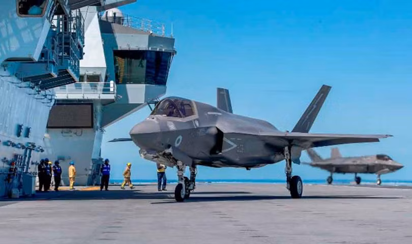 Khi chiếc F-35B bị tai nạn vừa qua, khi cất cánh khỏi tàu sân bay, một tấm nắp che cửa hút khí tình cờ rơi lại, nhưng khi thợ kỹ thuật trên tàu sân bay nhận ra thì đã quá muộn, do máy bay đã cất cánh và lao ra khỏi đường băng. Phi công buộc phải phóng dù ra và thoát ra ngoài, khi máy bay vừa rời khỏi tàu sân bay.