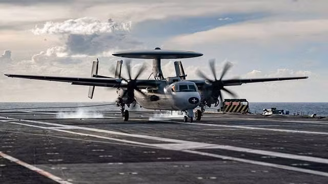 Trong một động thái quan trọng nhằm nâng cao năng lực trên không, Bộ Quốc phòng Mỹ đã đồng ý trao cho công ty Northrop Grumman Systems Corp, một hợp đồng trị giá gần 31 triệu USD, để trang bị khả năng tiếp nhiên liệu trên không cho 25 máy bay E-2D Advanced Hawkeye.