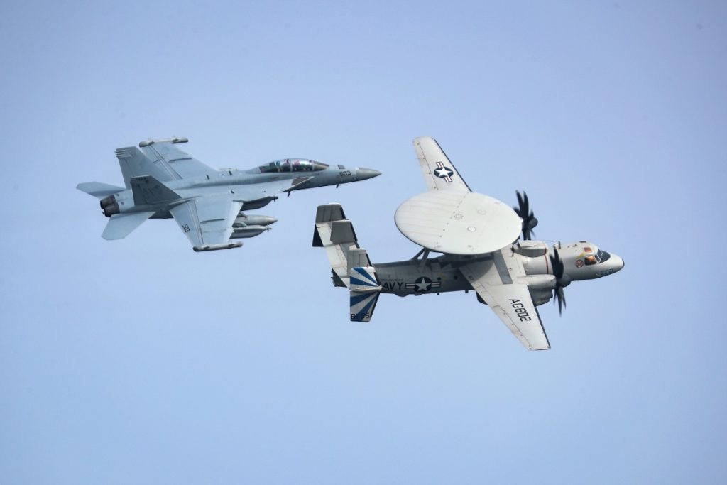 Được đánh giá như một trung tâm chỉ huy trên không, máy bay chỉ huy và cảnh báo sớm E-2D, có nhiệm vụ thu thập và phổ biến thông tin tình báo, phối hợp hành động giữa nhiều lực lượng trên bộ, trên biển và trên không của hải quân Mỹ và đồng minh. 