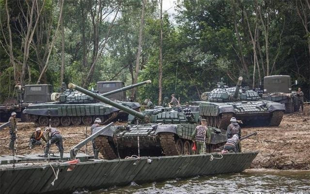 Do đó, chiến dịch Kherson cũng là phép thử của Quân đội Nga về công tác tổ chức vận chuyển hậu cần quân sự trên sông Dnepr, có chiều rộng tới hàng trăm mét dưới sự đe dọa của hỏa lực pháo binh Ukraine.